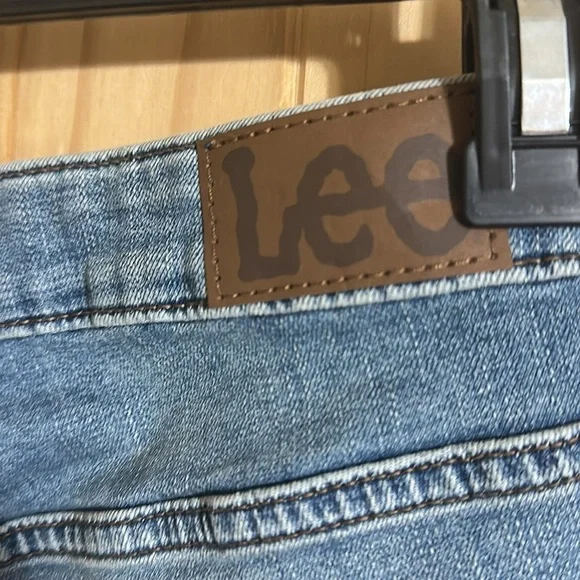 LEE Blue Denim Regular Fit Bermuda Mid Rise Stretch - Picture 3 of 5